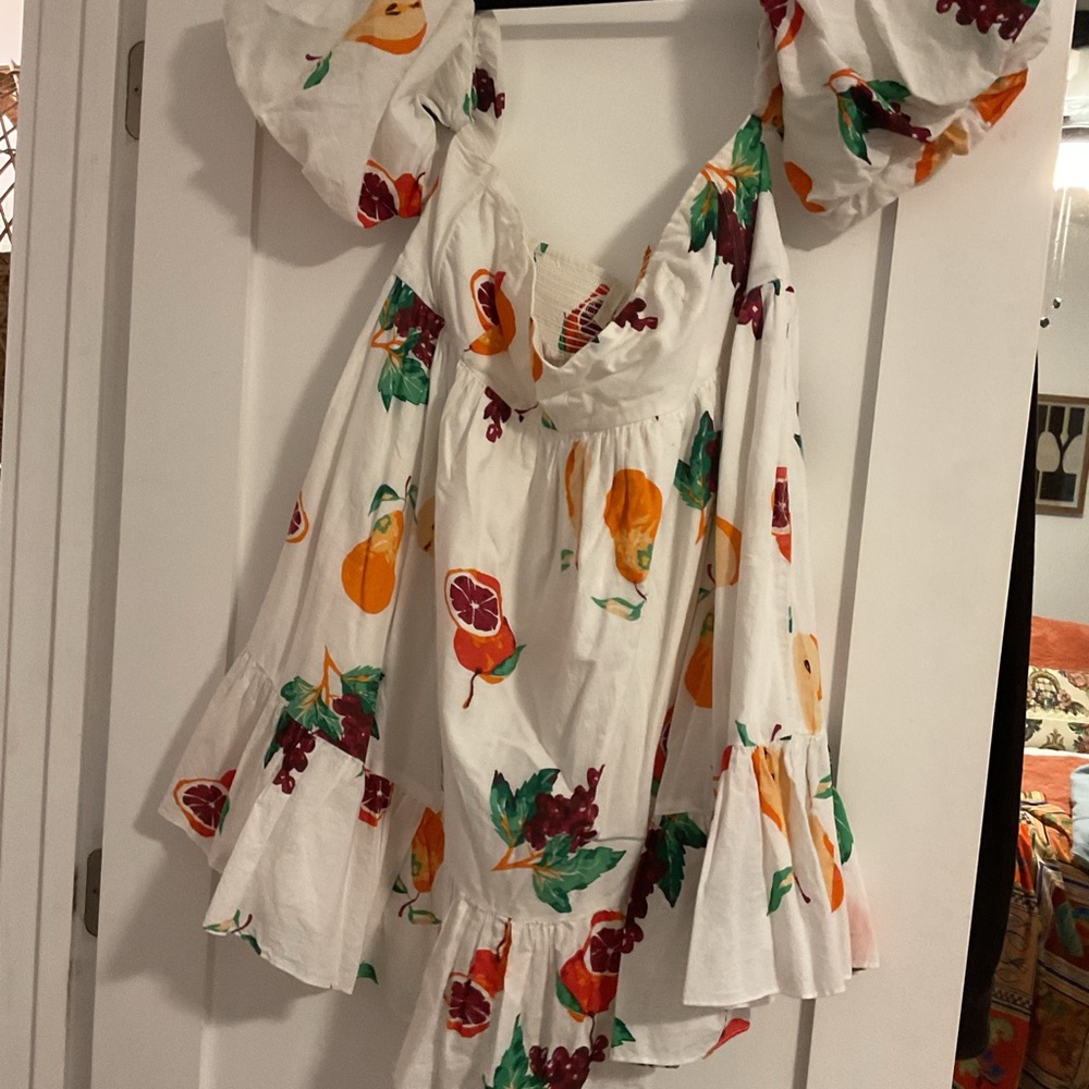 Women’s White Fruit-Print Puff-Sleeve dress